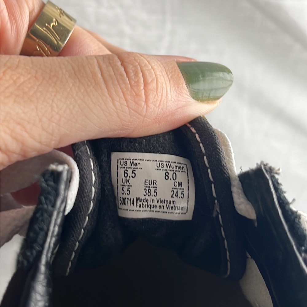 🌟SOLD🌟Old Skool Vans (unisex) - Picture 4 of 4